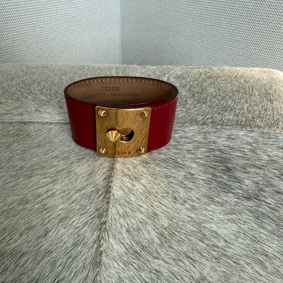 AUTHENTIC FENDI LEATHER CUFF - Picture 3 of 8